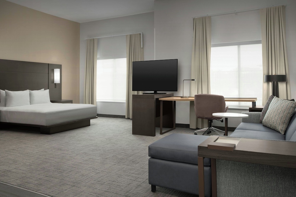 Studio, 1 King Bed with Sofa bed (Mobility Accessible, Roll-in Shower)