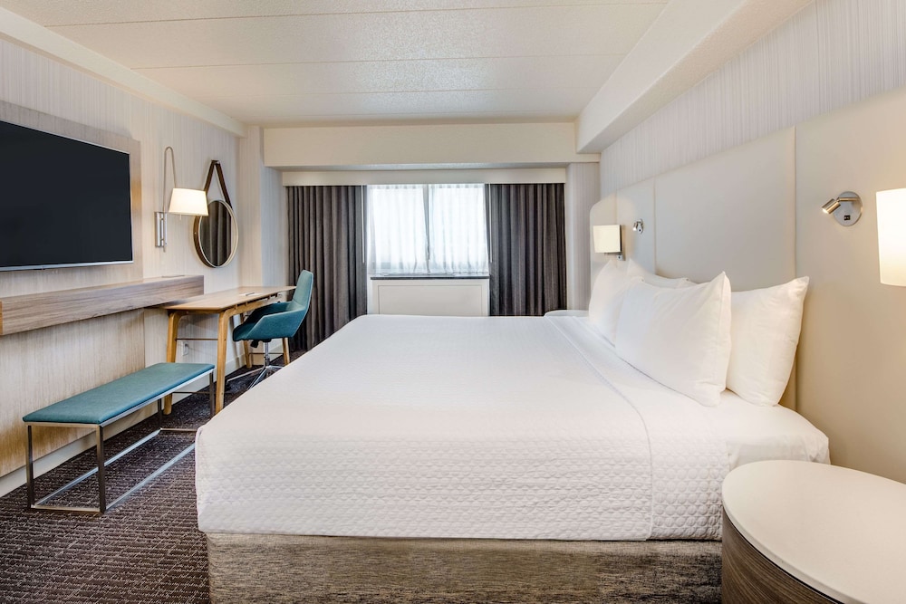 Executive Suite, 1 King Bed (One Bedroom Champion Suite King) - Photo 1