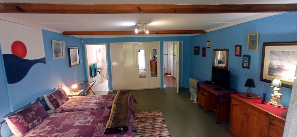Lulworth Cove Suite photo 1