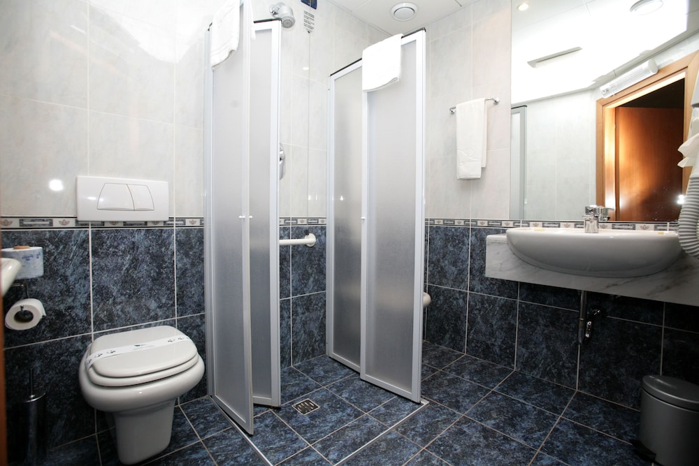 Economy Double Room, 1 Bedroom, Non Smoking - Photo 8