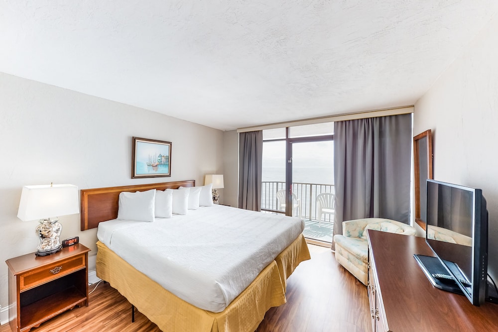 Condo, 2 Bedrooms (Oceanfront) photo 1