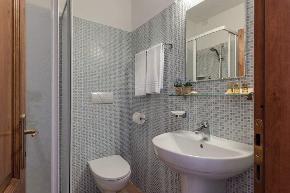 Comfort Apartment, 2 Bedrooms, Ground Floor (With Private Garden) - Photo 11