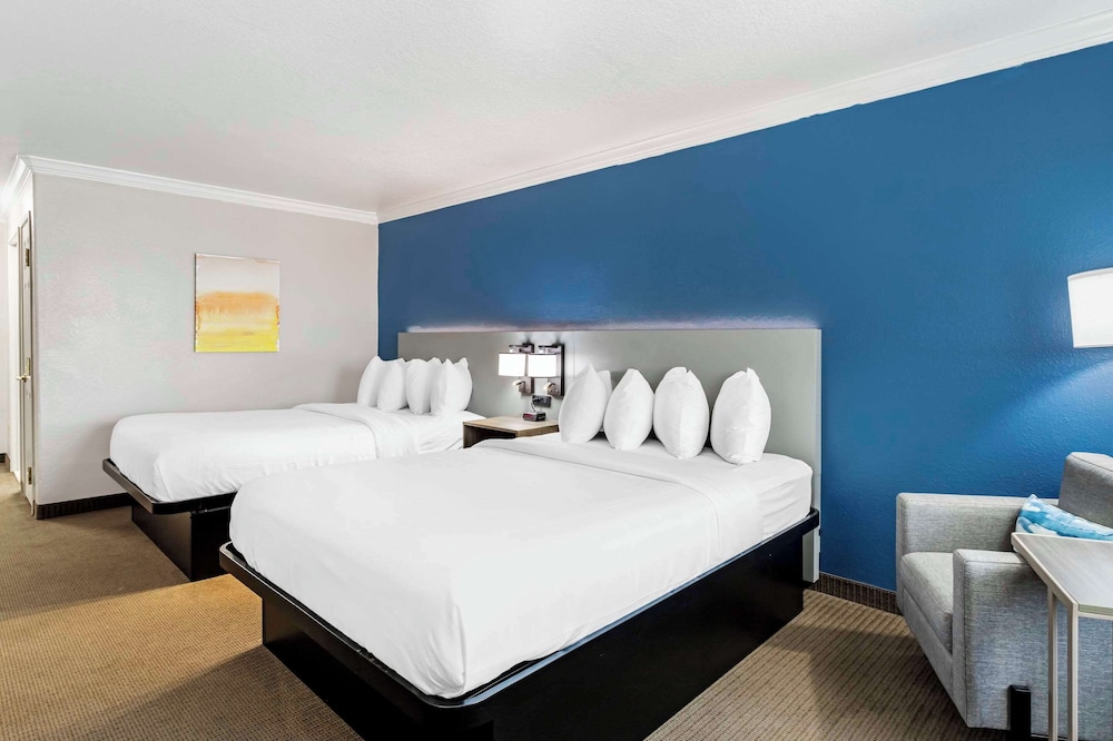 Room, 2 Queen Beds, Non Smoking - Photo 4