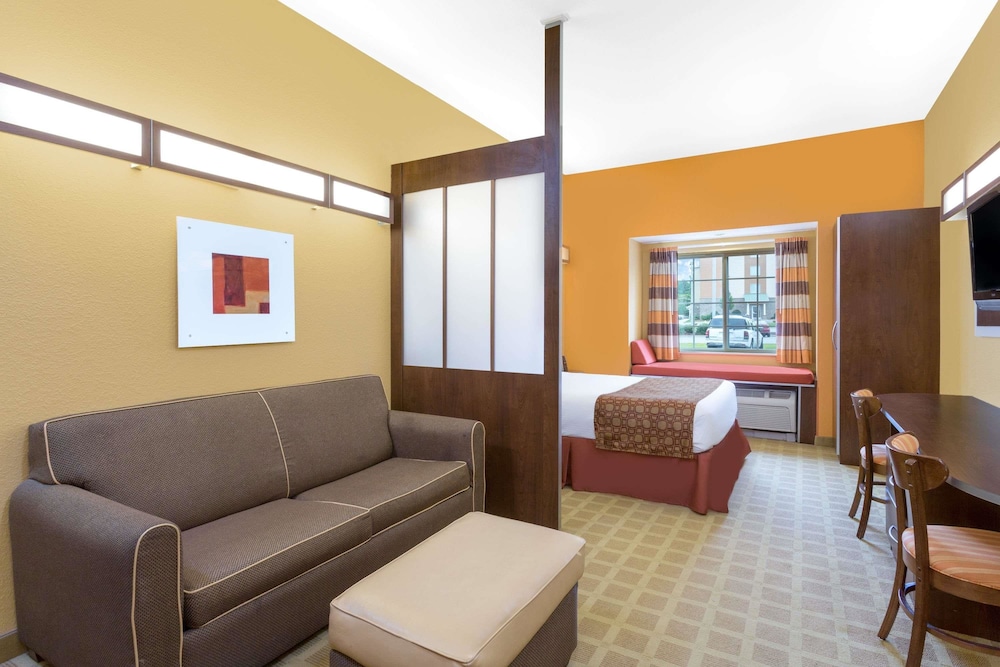 Studio Suite, 1 Queen Bed, Non Smoking photo 1