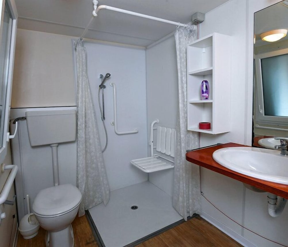 Mobile Home, 2 Bedrooms, Accessible photo 3