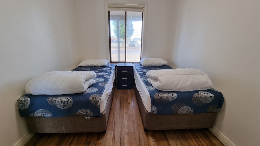 6 Berth Beachfront Unit photo 1