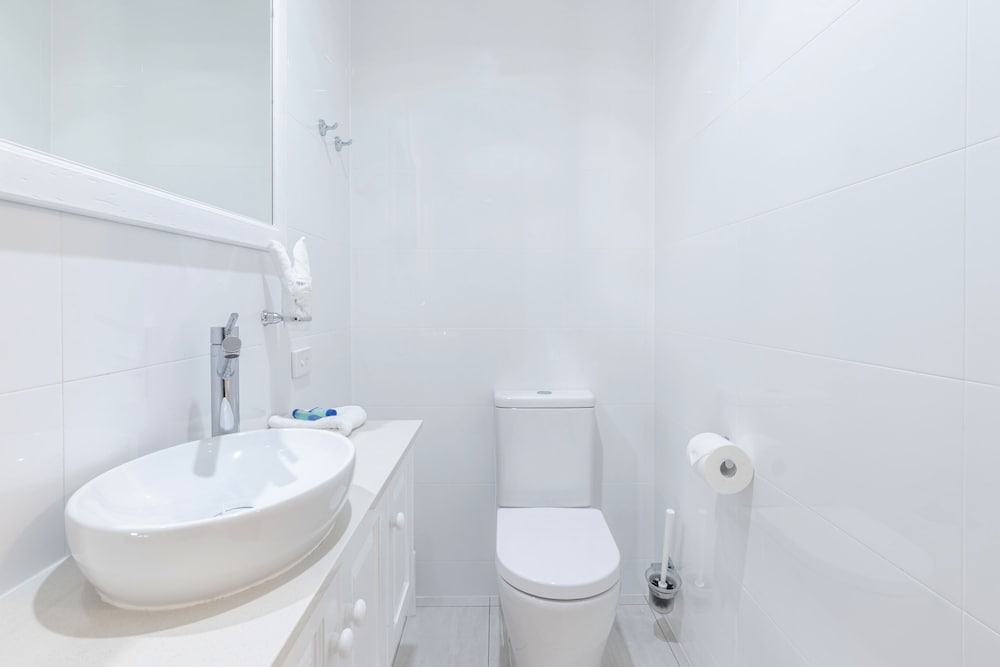 Suite, 2 Bedrooms - Photo 12