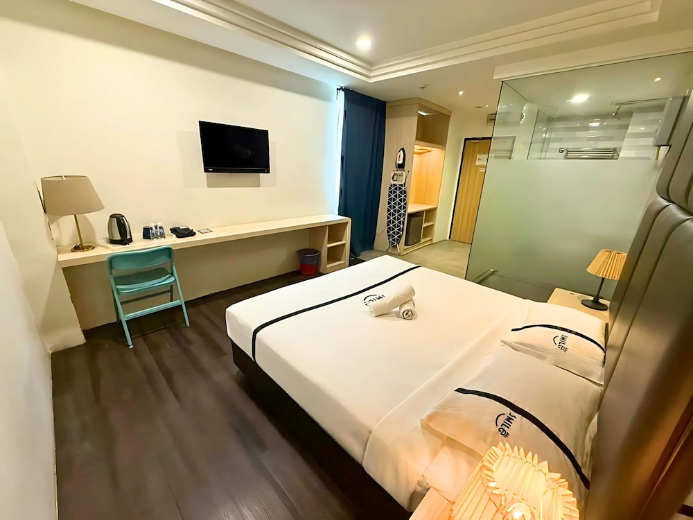 Deluxe Room - Photo 2