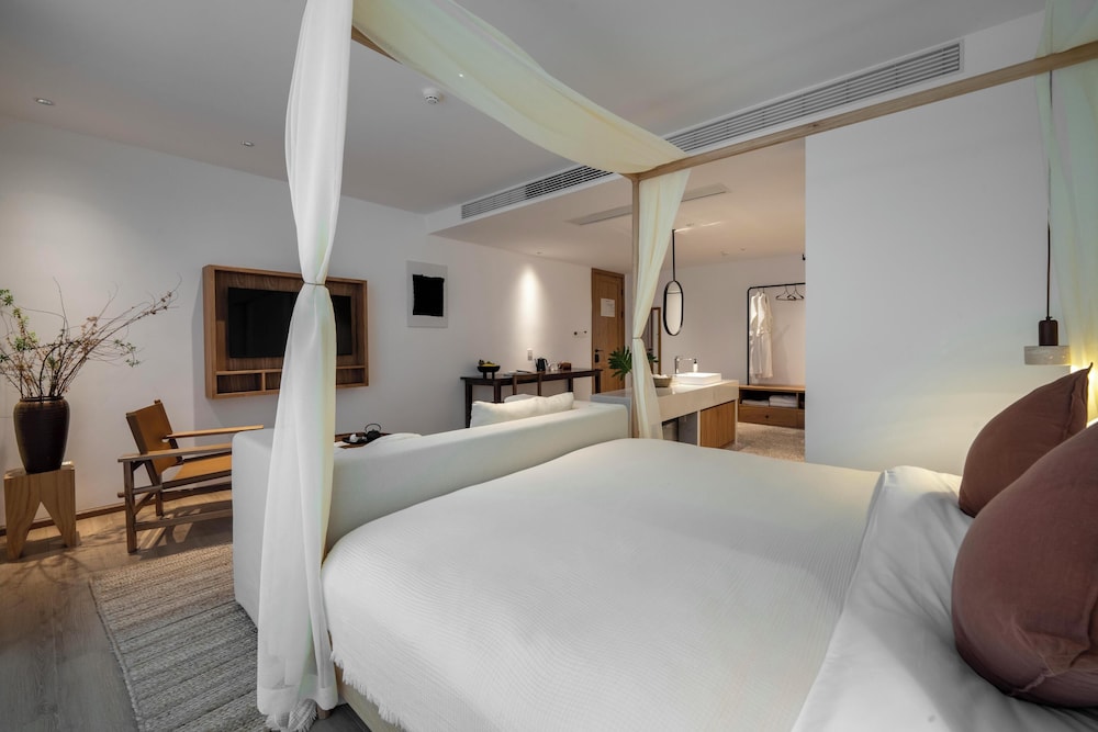Senior Double Room, City View photo 3