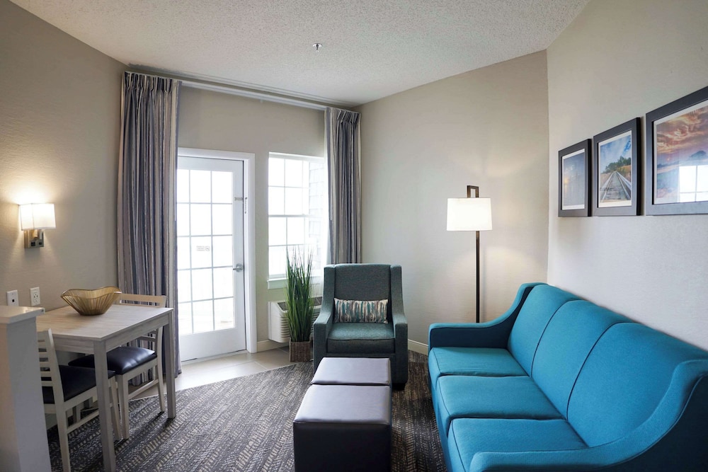 Deluxe View King Suite Ground Floor - Bayview - Photo 8