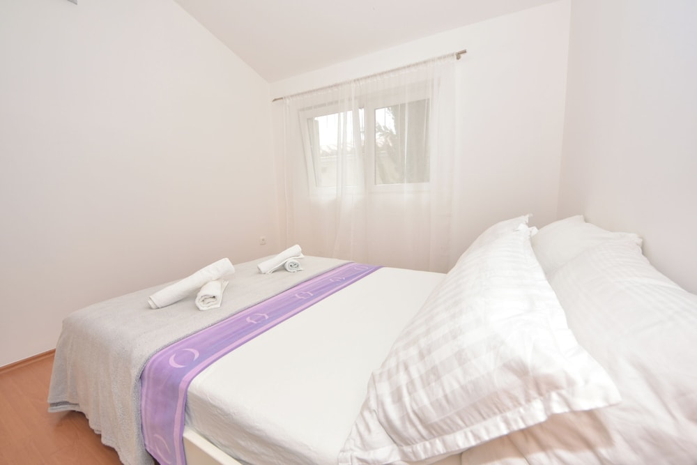 Family House, Multiple Bedrooms, 2 Bathrooms, Sea Facing (Holiday Home Seafront Escape) photo 1