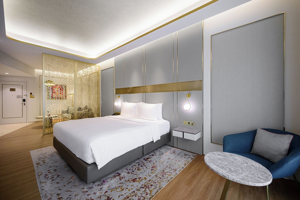Deluxe Suite (Subject to 2 Double Beds or 1 KingBed) photo 2
