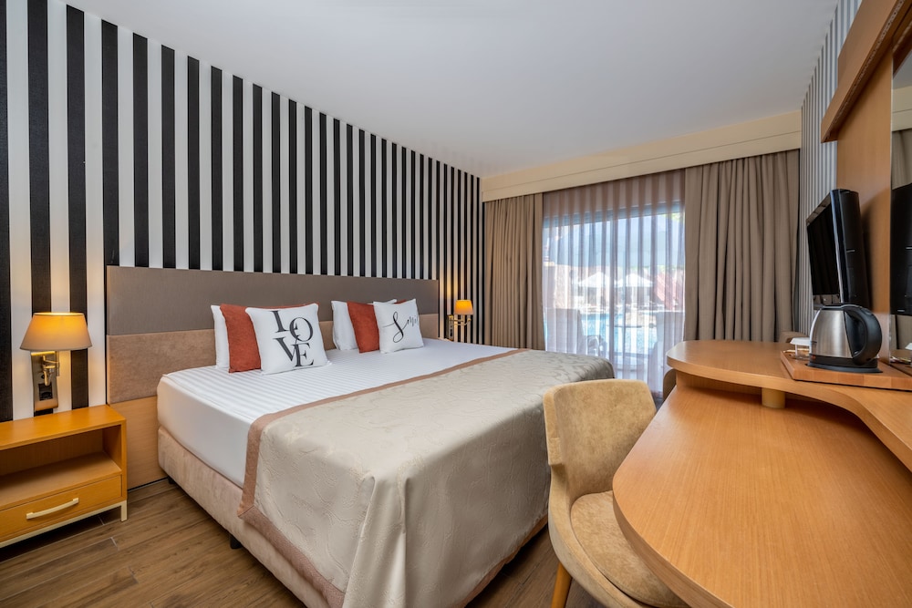 Standard Room, Pool View, Ground Floor
