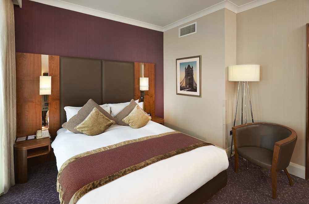 Premium Room, 1 Queen Bed with Sofa bed photo 2