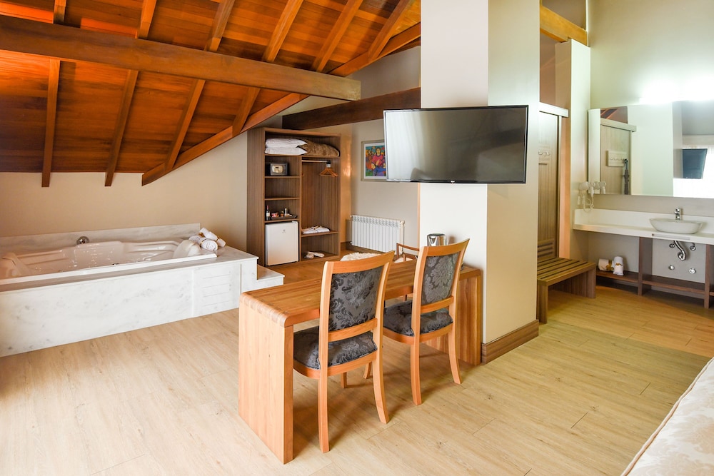 Master Suite with Hot Tub