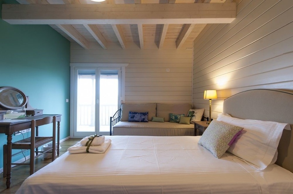 Double or Twin Room, Balcony, Mountain View photo 3