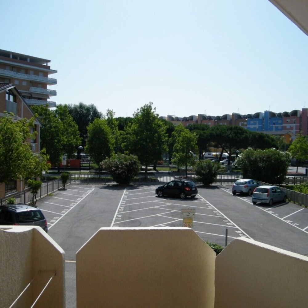 Studio, Multiple Bedrooms, Balcony photo 3