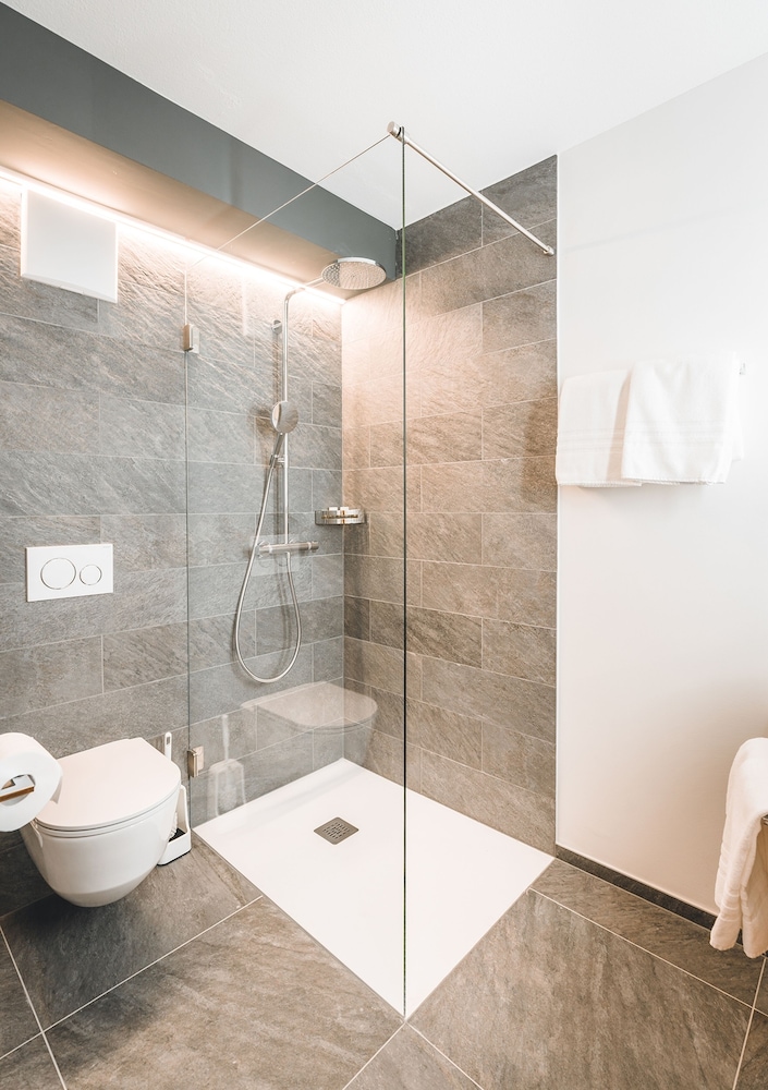 Modernes Superior Double Room thumbnail 6
