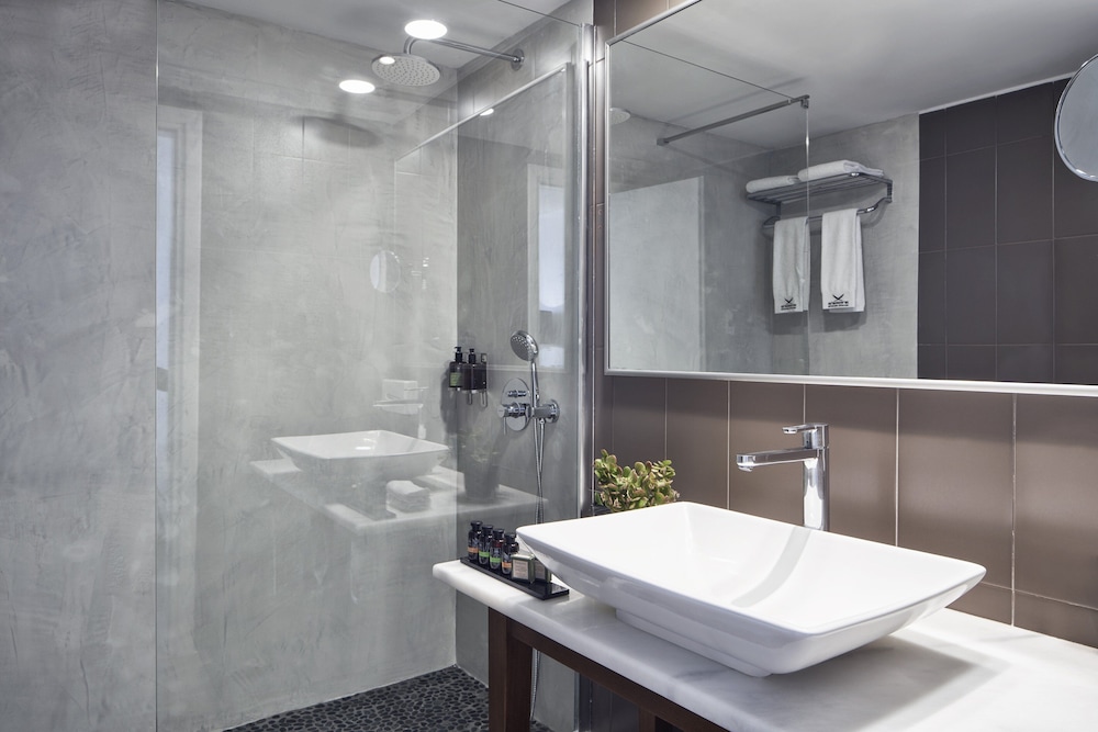 Suite, Hot Tub, Ocean View - Photo 14