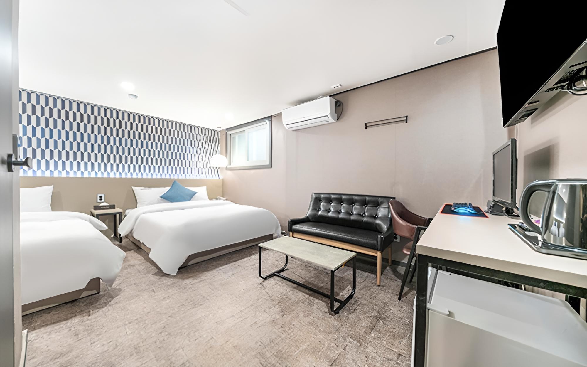 Room (Deluxe room twin (bathtub suite Netfl) photo 1