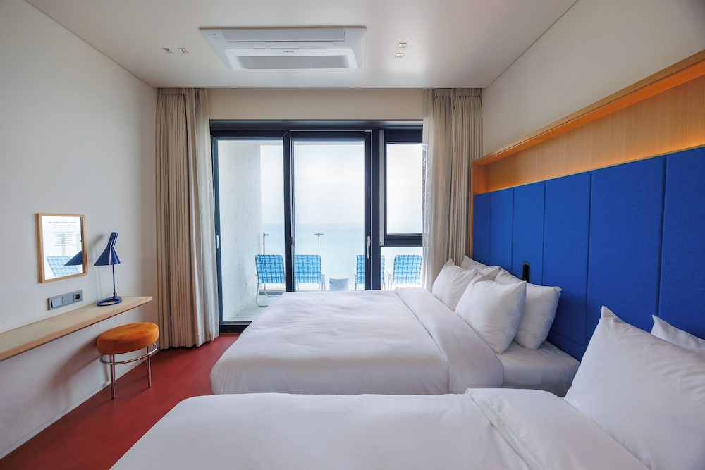 The Coolest Oceanview Deluxe Twin - Photo 2