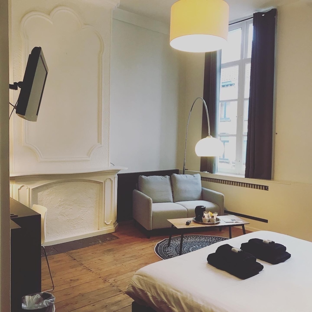 Deluxe Double or Twin Room - Photo 6