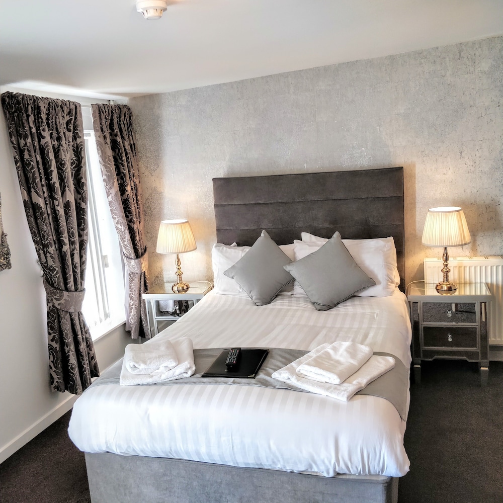 Standard Triple Room, Ensuite photo 3