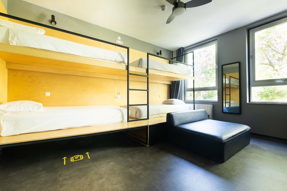 Quadruple Room (Friends)
