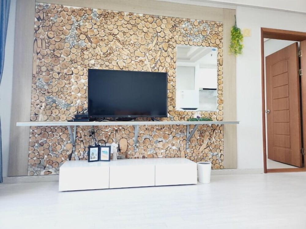 Family Room, Ocean View (30PY) photo 2