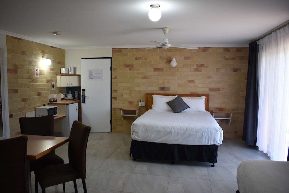 Suite, Multiple Beds, Non Smoking, Balcony - Photo 3
