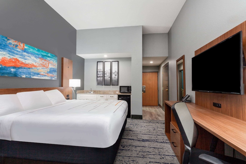Studio Suite, 1 King Bed, Non Smoking