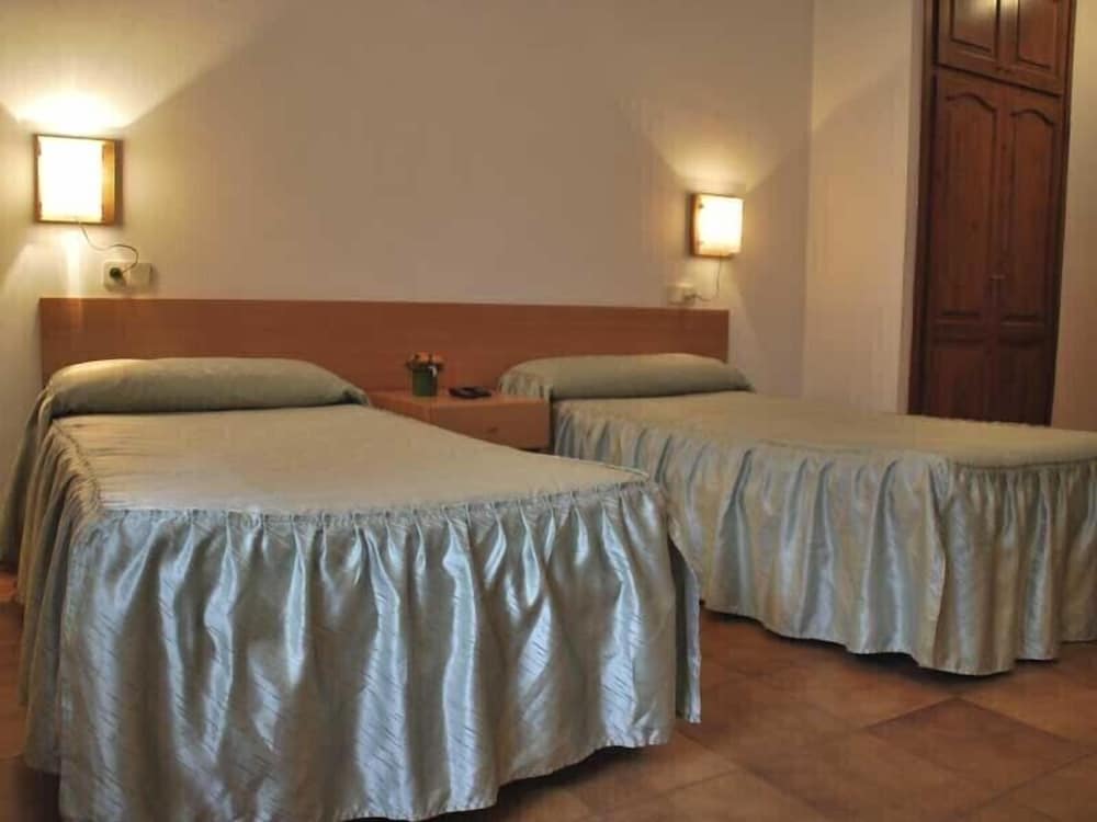 Double or Twin Room - Photo 7