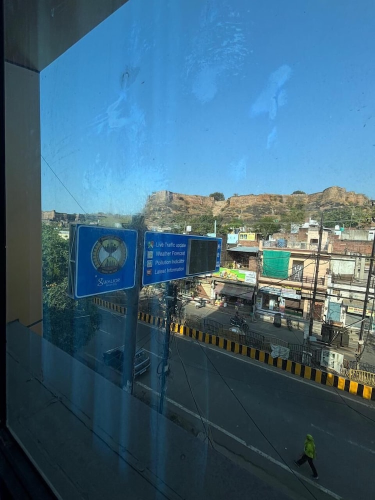 Room, City View