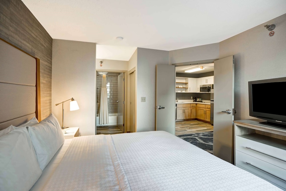 Suite, 1 King Bed, Non Smoking - Photo 4