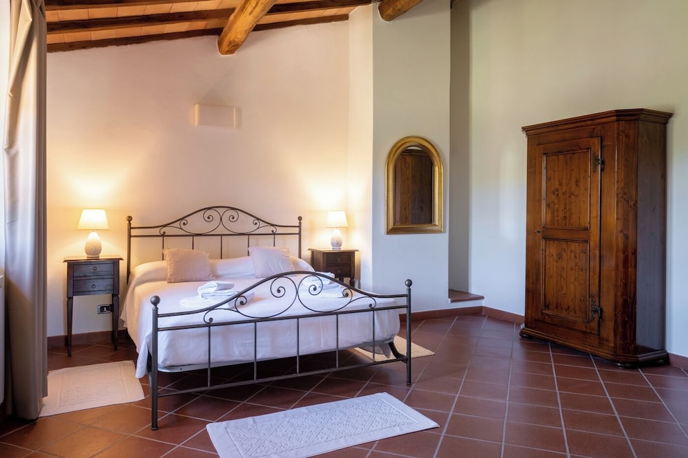 Executive Suite, Air conditioning, Pool View photo 3
