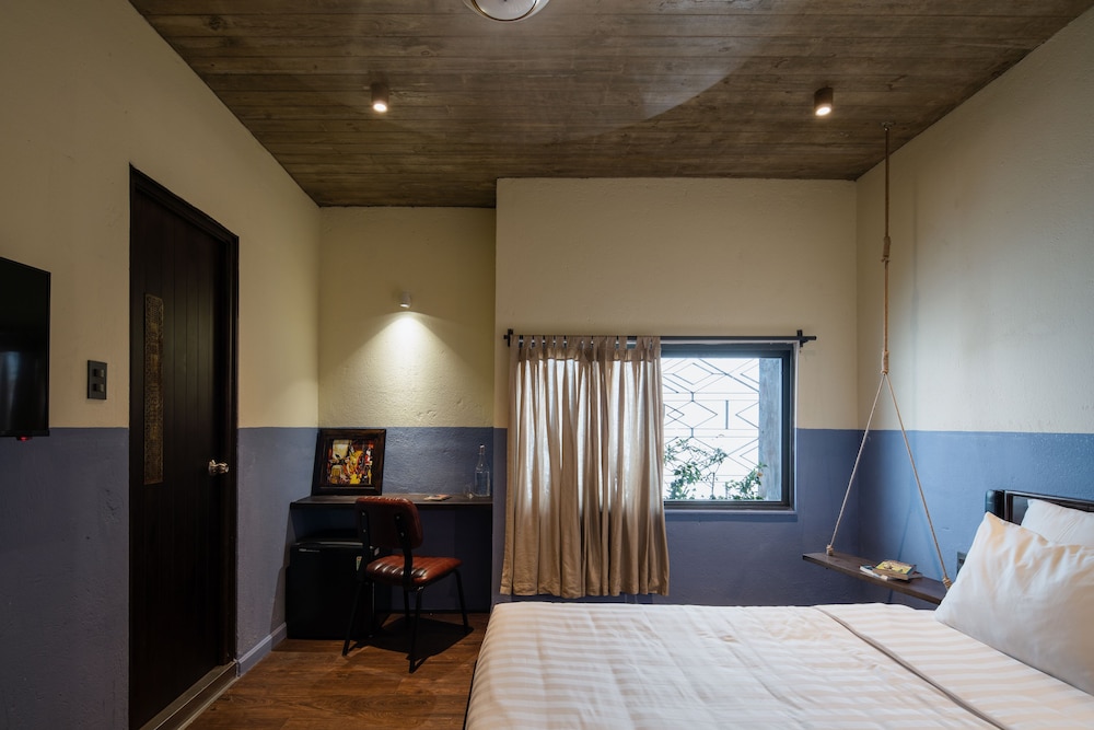 Deluxe Double Room Single Use - Photo 6