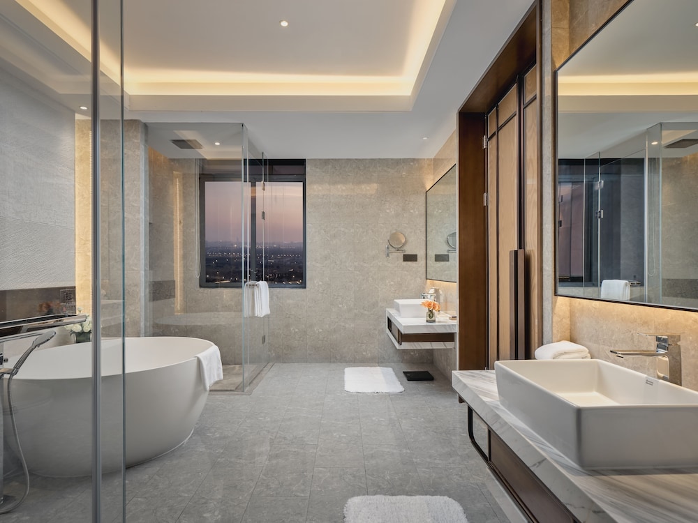 Luxury Suite, Balcony, Lake View photo 2