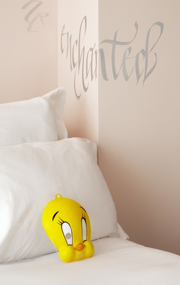 Twin Room, 2 Twin Beds (Medium Mama)