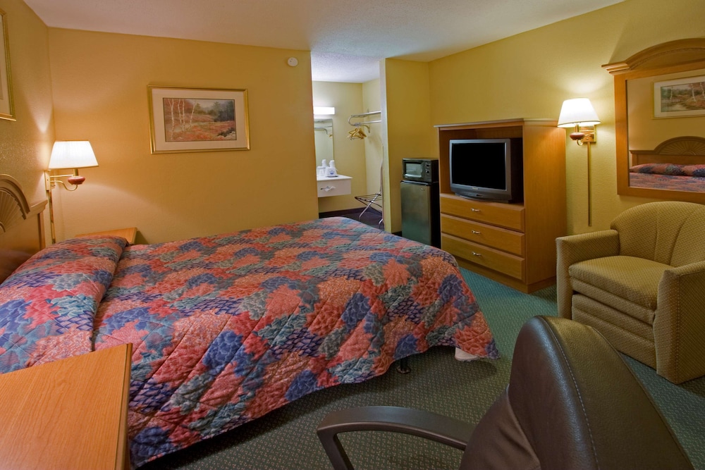 Room, 2 Double Beds, Non Smoking - Photo 8