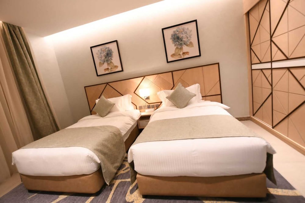 Executive Suite, City View - Photo 3