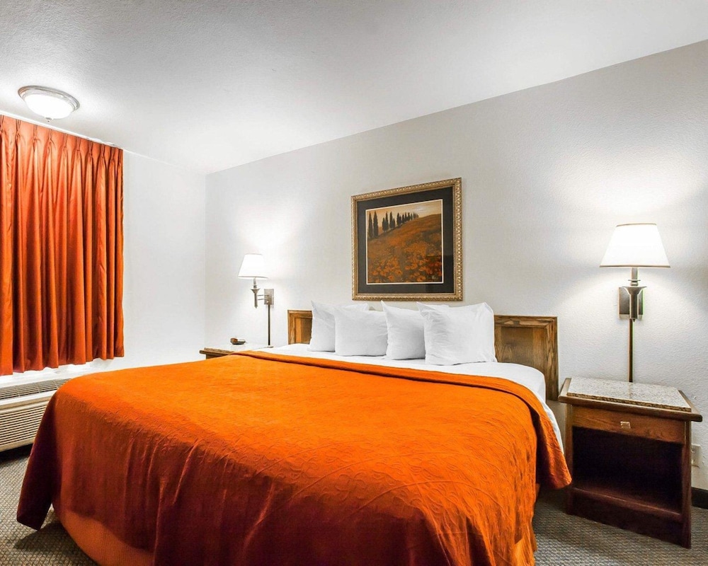 Standard Room, 1 King Bed, Non Smoking photo 2