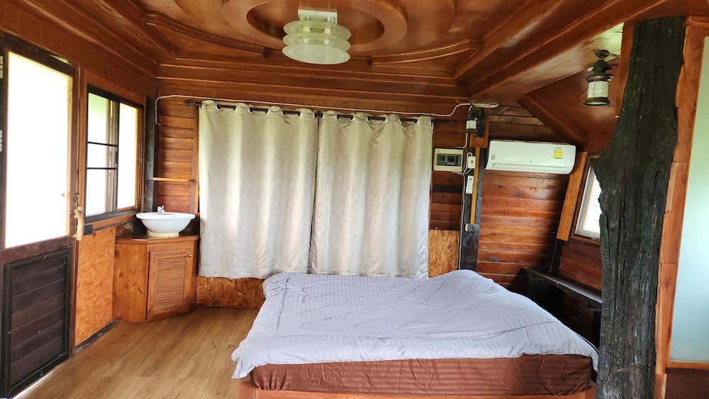 Cottage, 1 King Bed, Balcony, Hill View