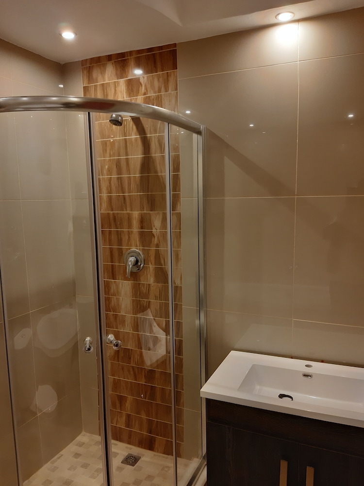Twin Room - Photo 10