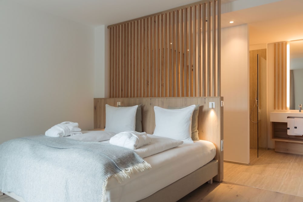 Basic Double Room, 1 King Bed photo 2