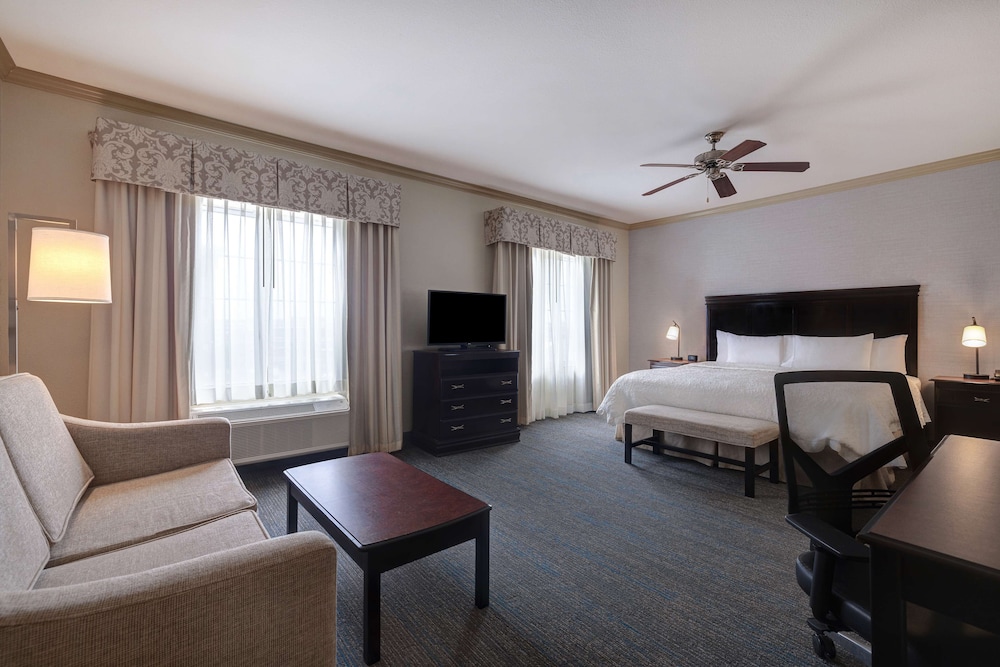 Suite, 1 King Bed, Accessible, Non Smoking photo 2