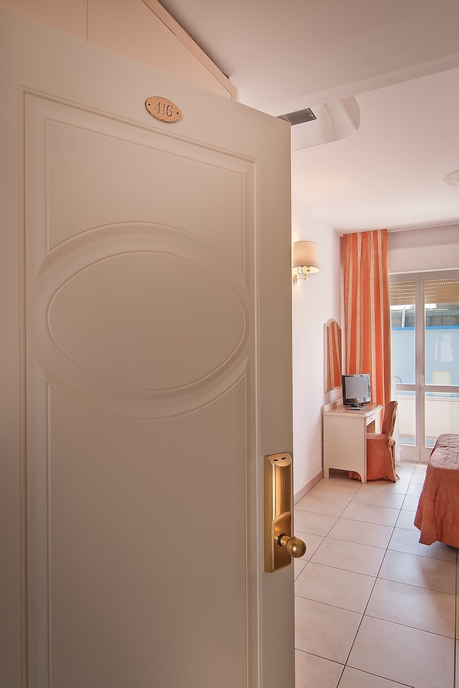 Comfort Double or Twin Room, Balcony photo 3