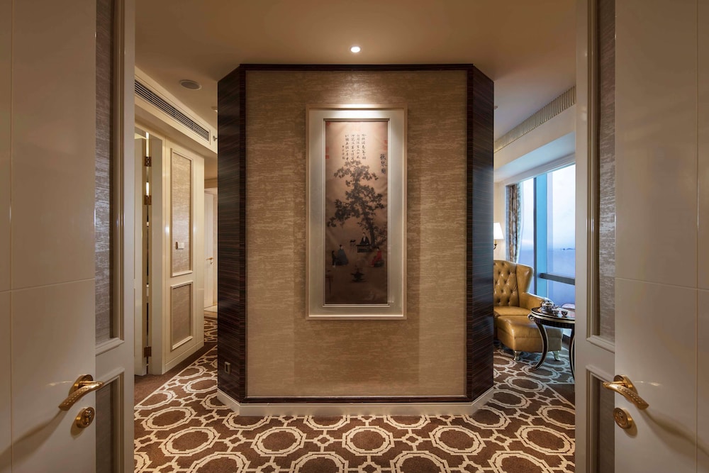 Skyscraper Presidential Suite photo 2