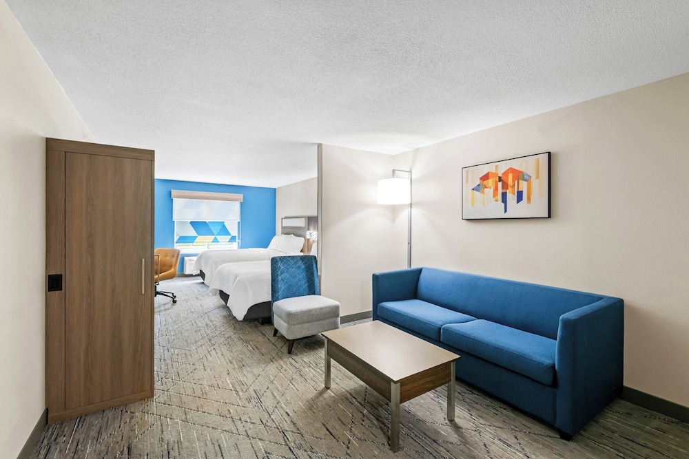 Suite, 2 Queen Beds (Additional Living Area) - Photo 3