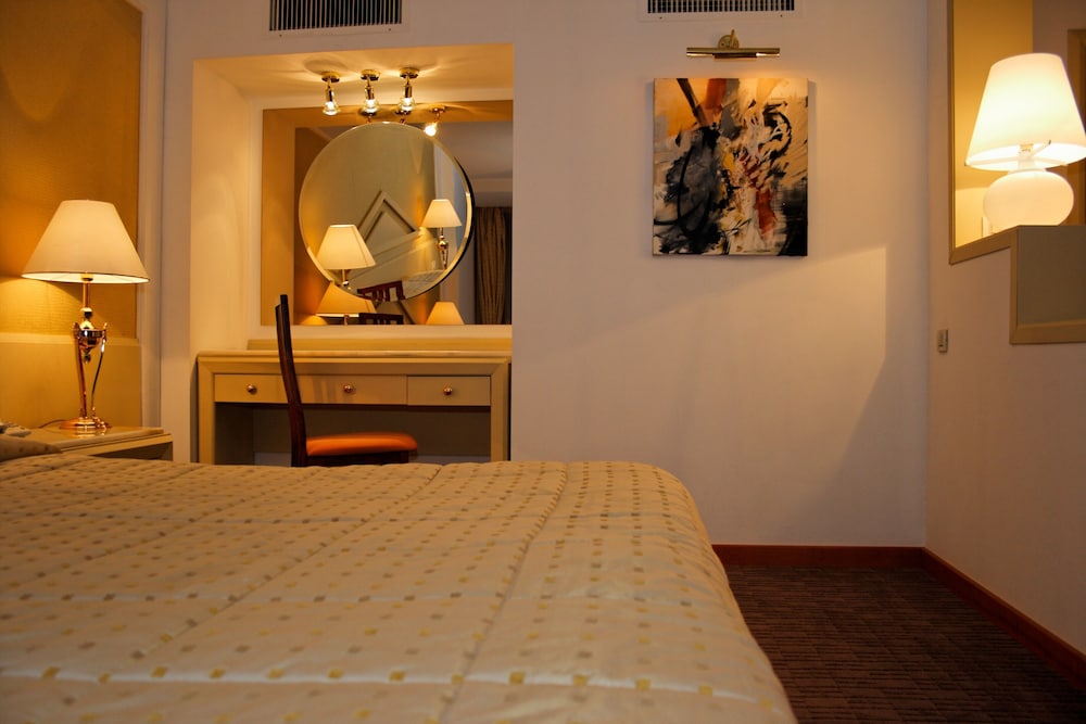 Presidential Studio Suite, City View and SPA access photo 3