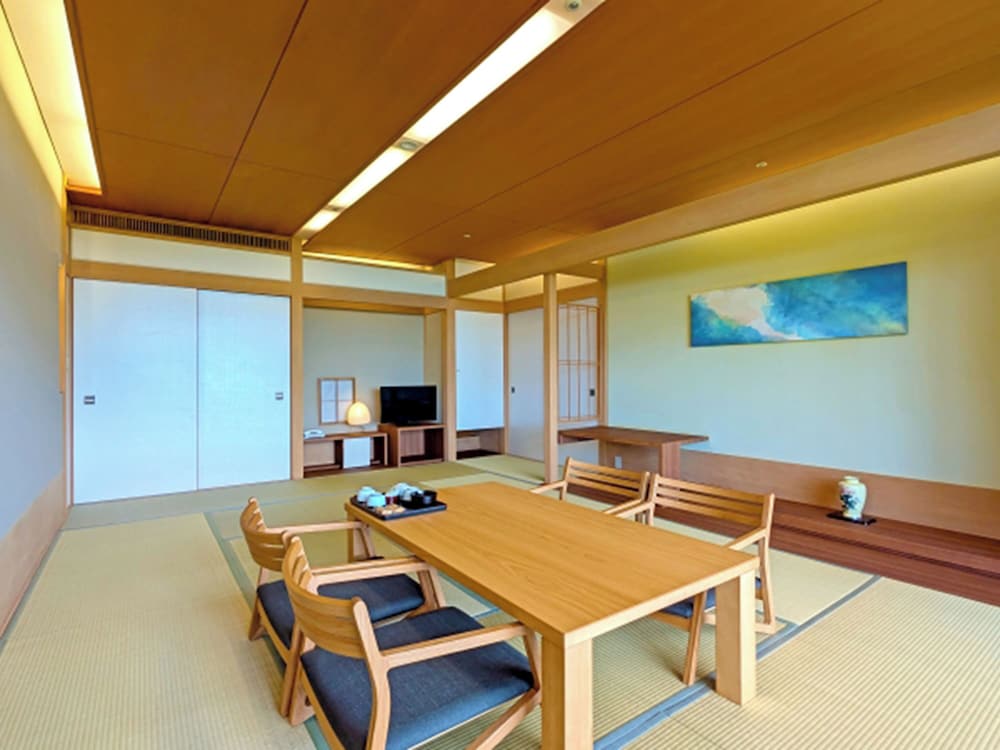 Japanese-Style Corner Room Steak Dinner [Check-in before 6 PM] and Breakfast Non Smoking